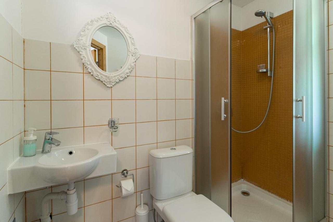 Cerpas Hotel Medemciems Buitenkant foto